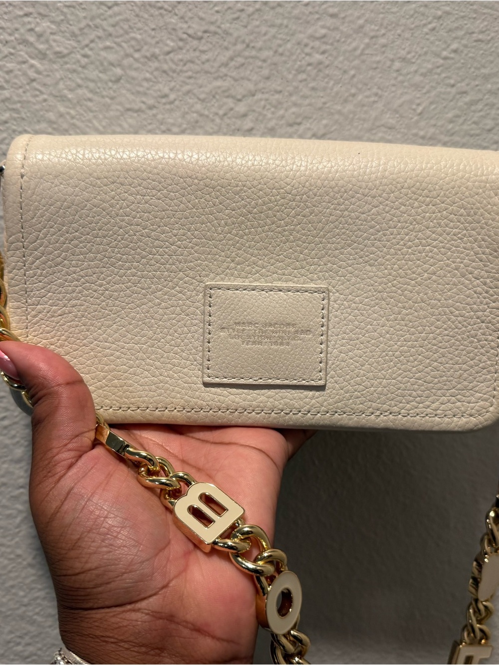 Marc Jacobs Mini Bag in Cream with Gold Chain - Picture 6 of 7